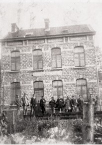 Buzenol-int gare + personnel.jpg